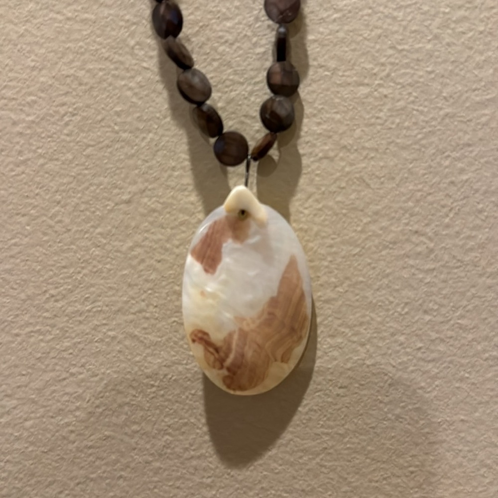 Shell like necklace - Picture 2 of 3